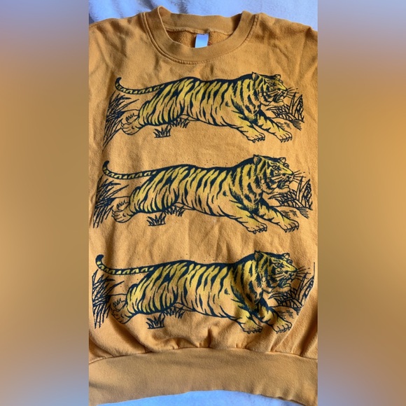 Lucky Fish 3 Leaping Tigers Sweatshirt - Picture 3 of 8